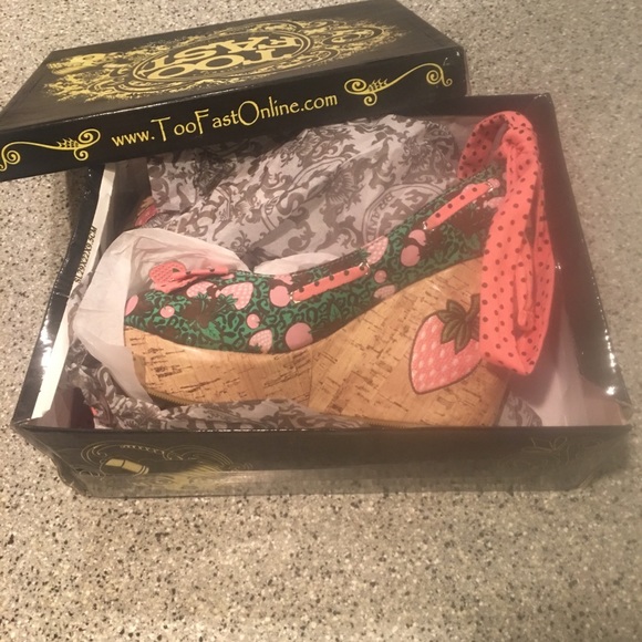 Too Fast Strawberry Wedges - Picture 6 of 6